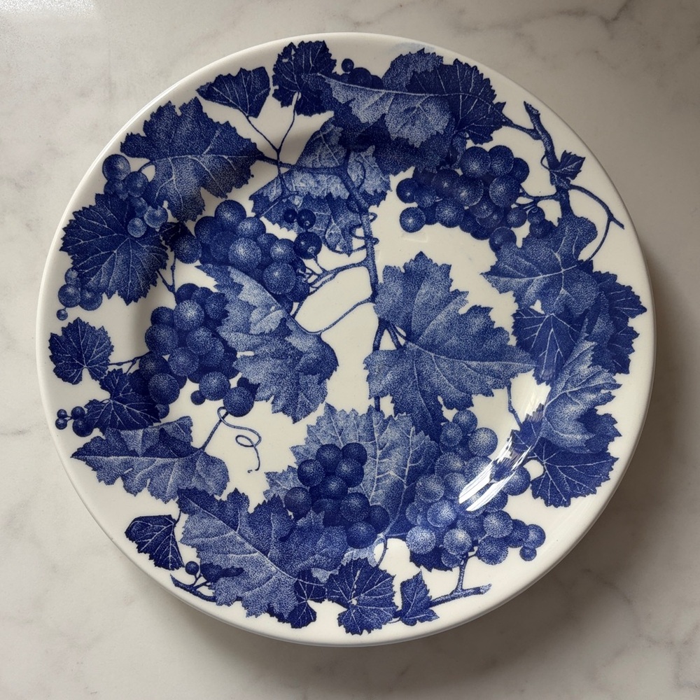 CRATE AND BARREL 8 Piece Grapevine Salad/Dessert Plates